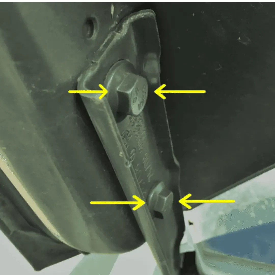 Using bonnet attachement hinges to check for accident repair